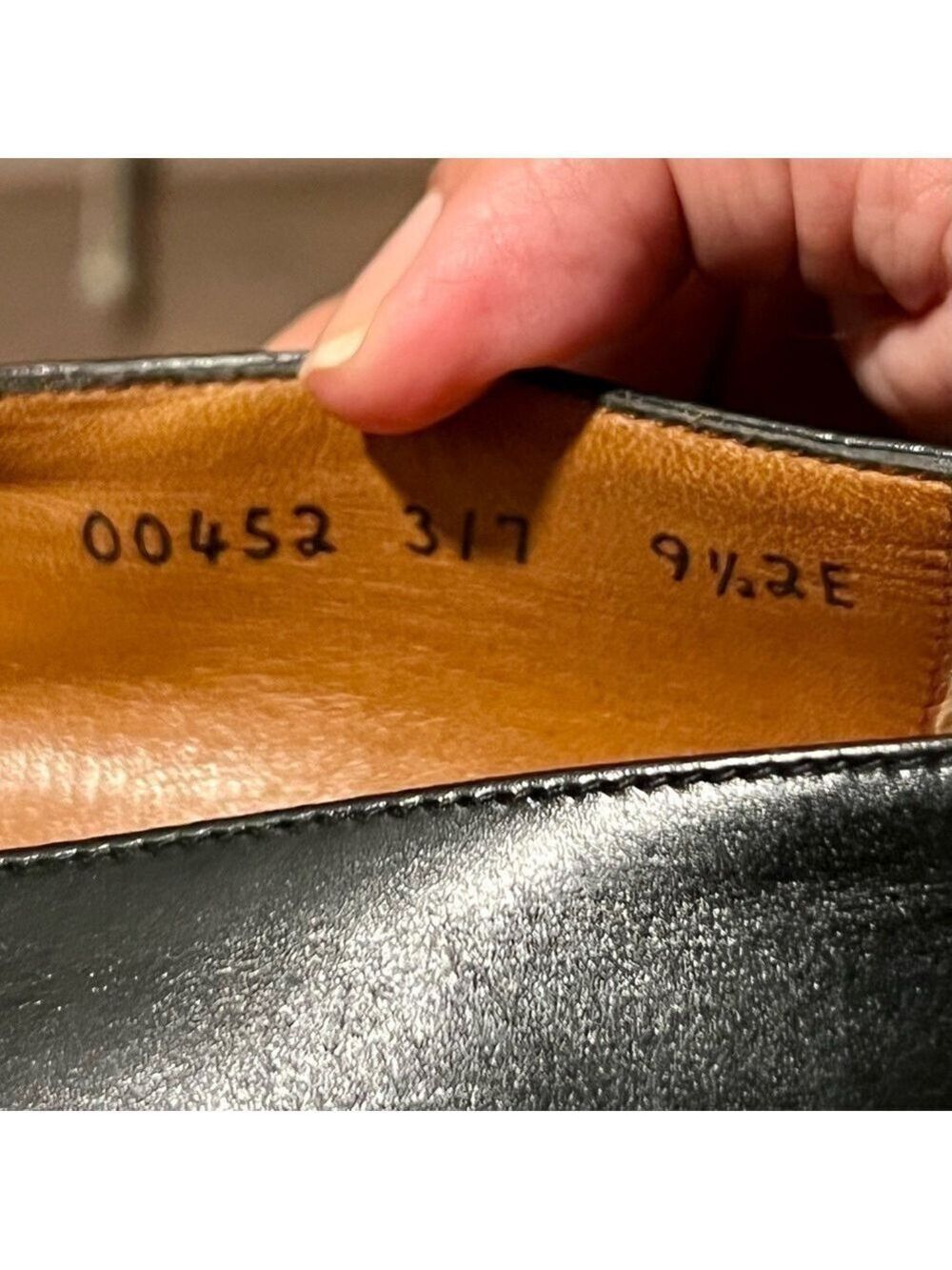 salvatore FERRAGAMO leather dress loafers. Made in Italy. 9.5 EE - Picture 6 of 8